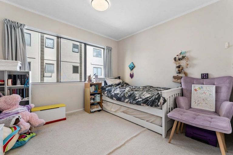 Photo of property in The Haven, 22/120 Beach Haven Road, Beach Haven, Auckland, 0626