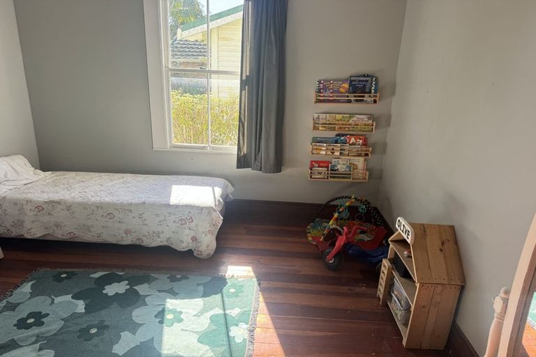 Photo of property in 16 Saint Winifreds Avenue, Hamilton East, Hamilton, 3216