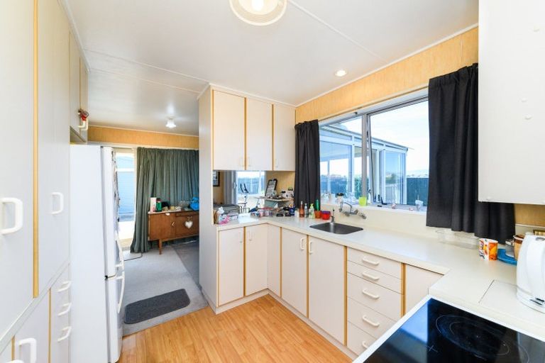 Photo of property in 32 Leander Place, Milson, Palmerston North, 4414