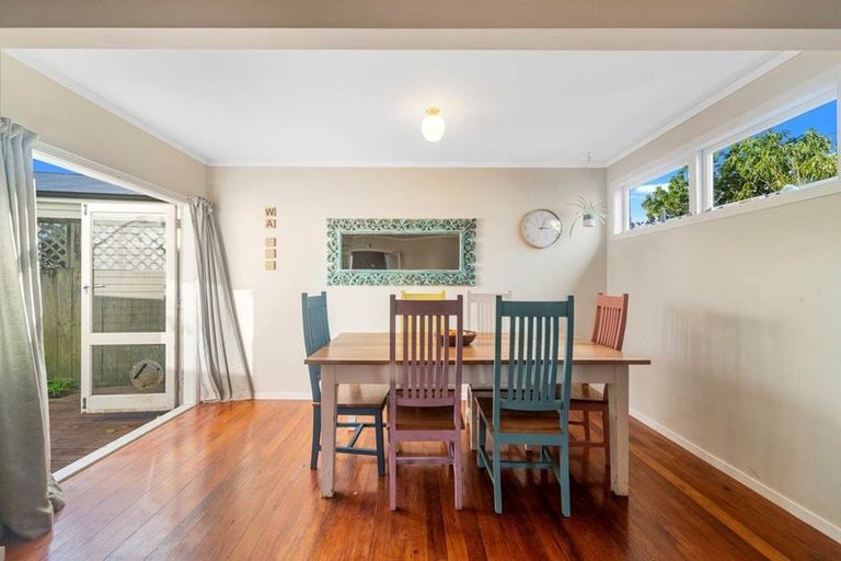 Photo of property in 1 Edmonton Avenue, Onehunga, Auckland, 1061