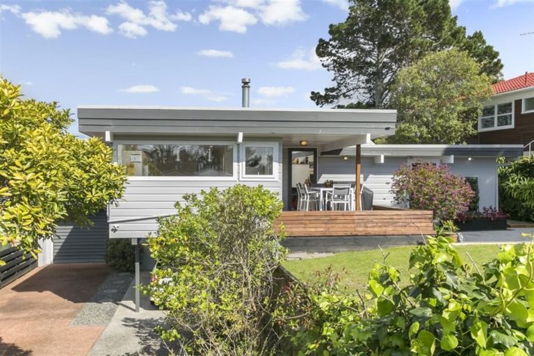 Photo of property in 43 Knightsbridge Drive, Forrest Hill, Auckland, 0620