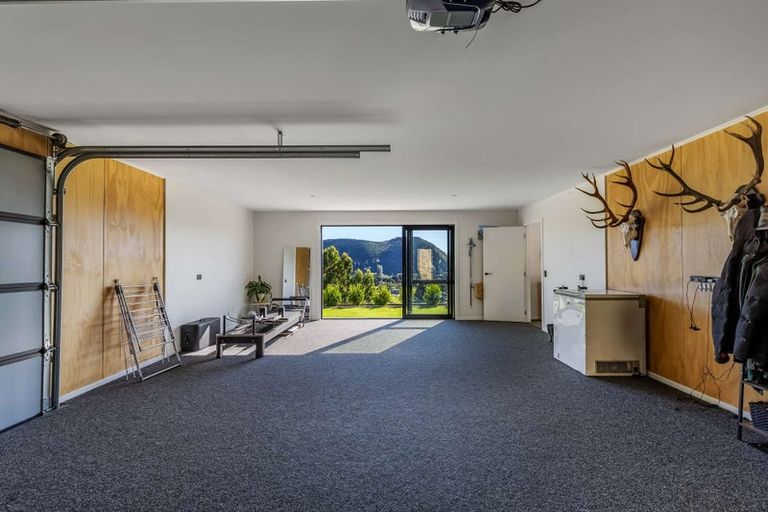 Photo of property in 64 Golf Road, Wakefield, 7025