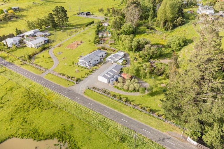 Photo of property in 100 Cole Street, Dannevirke, 4930