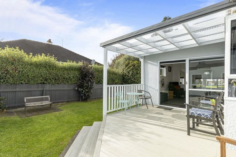 Photo of property in 25a Paynters Avenue, Strandon, New Plymouth, 4312