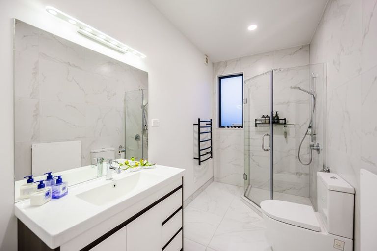 Photo of property in 12 Shelby Place, Long Bay, Auckland, 0630