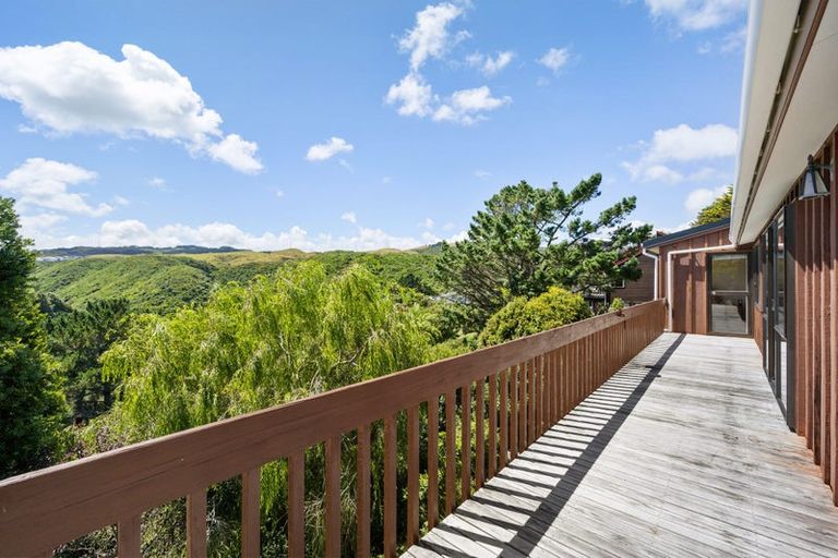 Photo of property in 16 Bushland Grove, Paparangi, Wellington, 6037