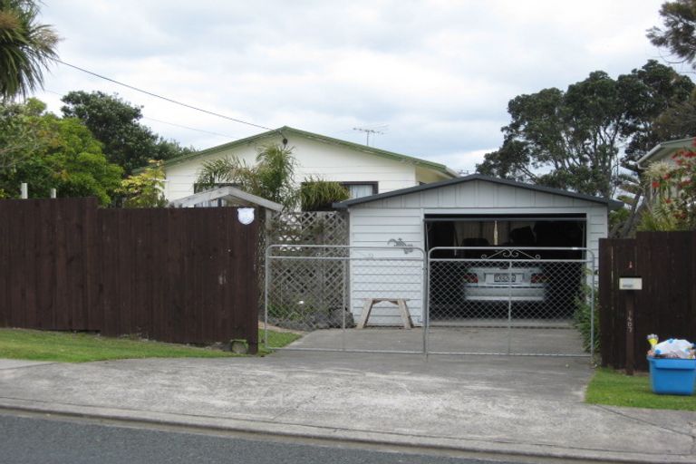 Photo of property in 1407 Whangaparaoa Road, Army Bay, Whangaparaoa, 0930