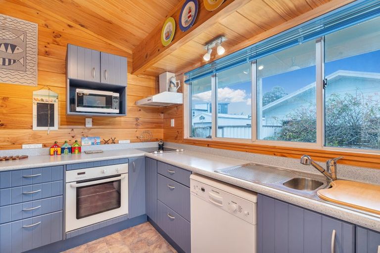 Photo of property in 10 Martin Place, Cooks Beach, Whitianga, 3591