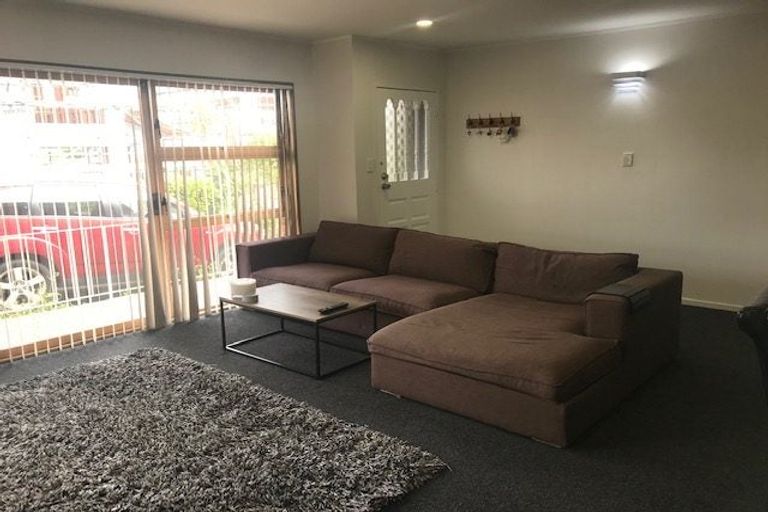 Photo of property in 2/131 Union Road, Howick, Auckland, 2014