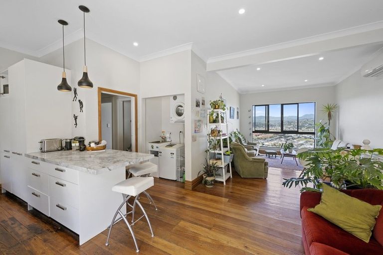 Photo of property in 53 Sutherland Road, Melrose, Wellington, 6023