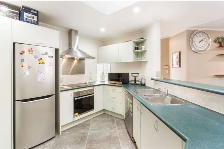 Photo of property in 2/296 Wairau Road, Glenfield, Auckland, 0629