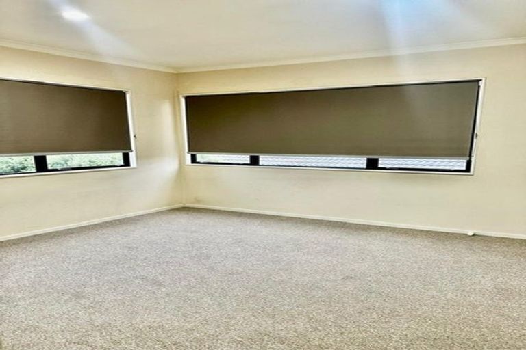 Photo of property in 49 Lilybank Crescent, East Tamaki, Auckland, 2013