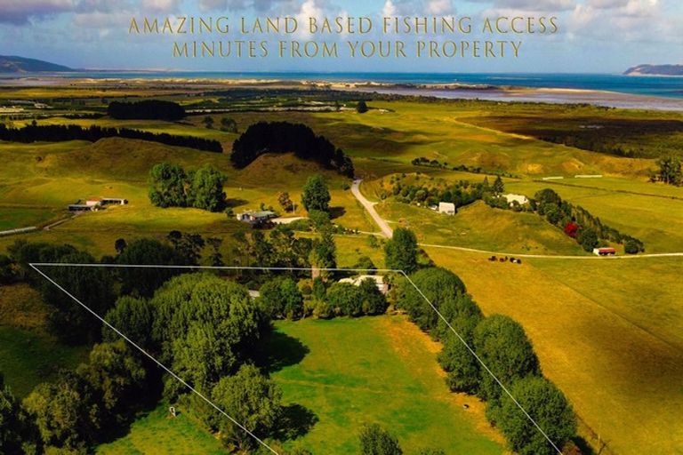 Photo of property in 734 Okahukura Road, Tapora, Wellsford, 0977