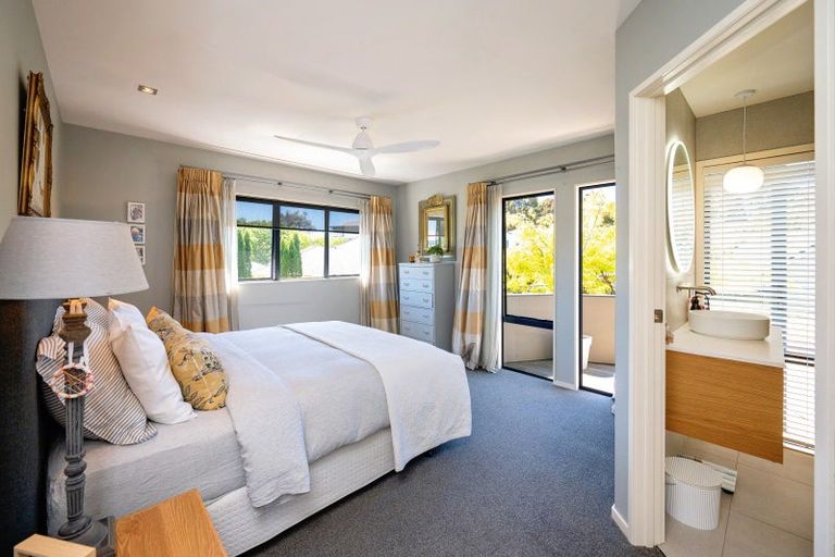 Photo of property in 11 Woodford Heights, Havelock North, 4130