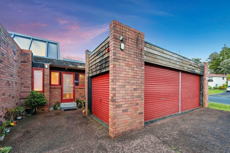 Photo of property in 41 Fitzherbert Avenue, West Harbour, Auckland, 0618