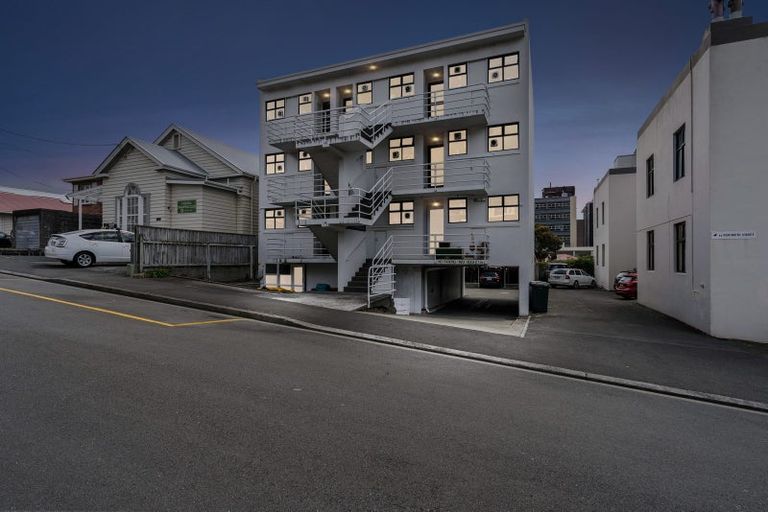 Photo of property in 2 Moncrieff Street, Mount Victoria, Wellington, 6011