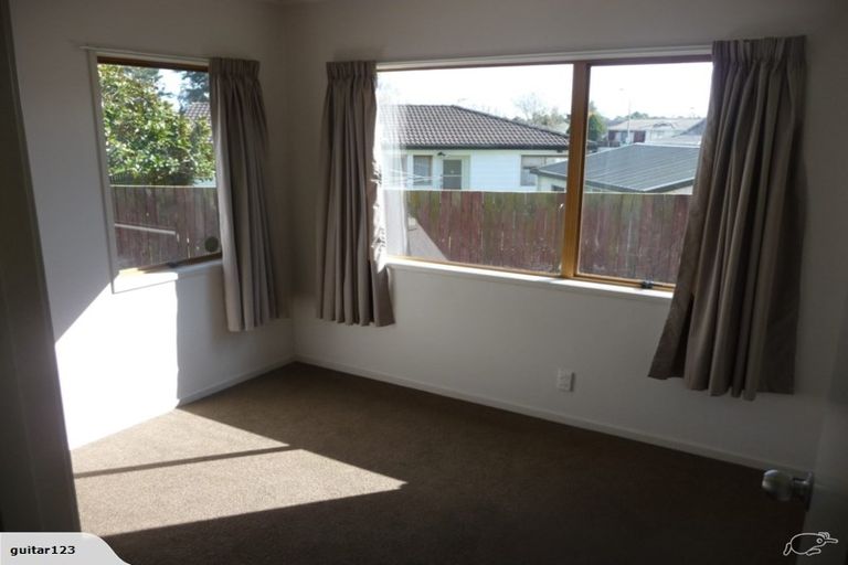 Photo of property in 1/12 Goldnib Place, Randwick Park, Auckland, 2105