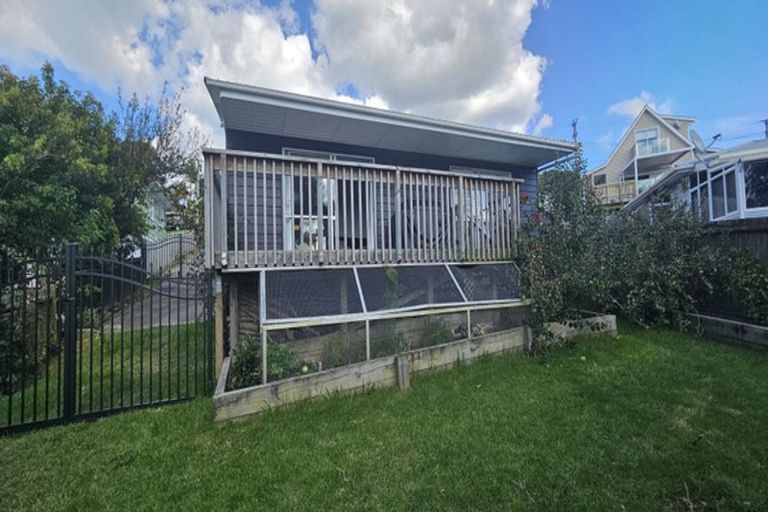 Photo of property in 17b Scott Road, Stanmore Bay, Whangaparaoa, 0932