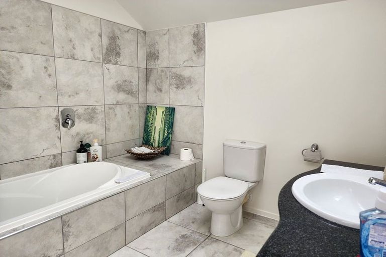 Photo of property in 14a Baverstock Road, Flat Bush, Auckland, 2016