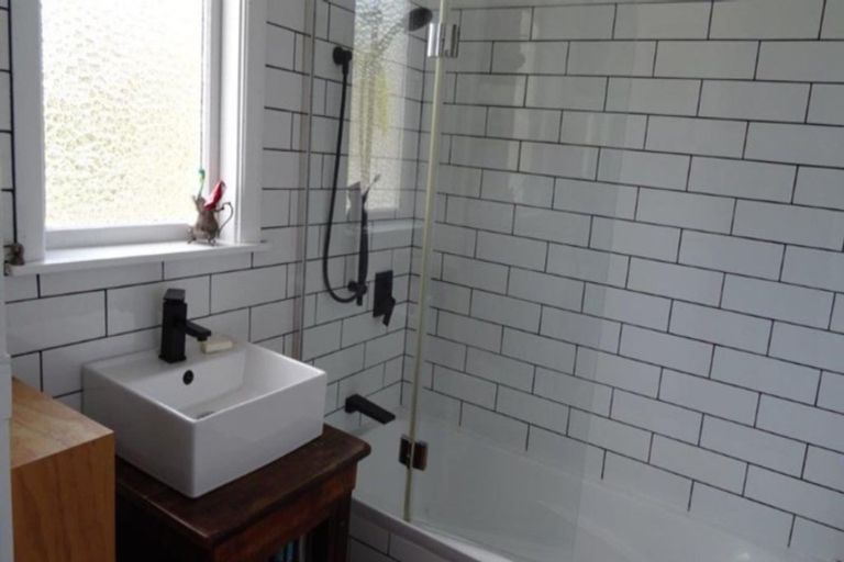 Photo of property in 2 Leicester Street, Picton, 7220