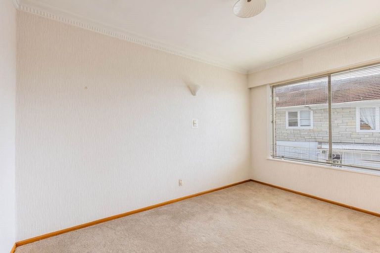 Photo of property in 474 East Coast Road, Windsor Park, Auckland, 0630