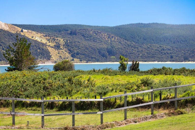 Photo of property in 29 Opononi Heights Drive, Opononi, Kaikohe, 0473