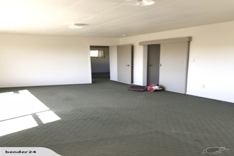 Photo of property in 1/46 John Dee Crescent, Red Beach, 0932