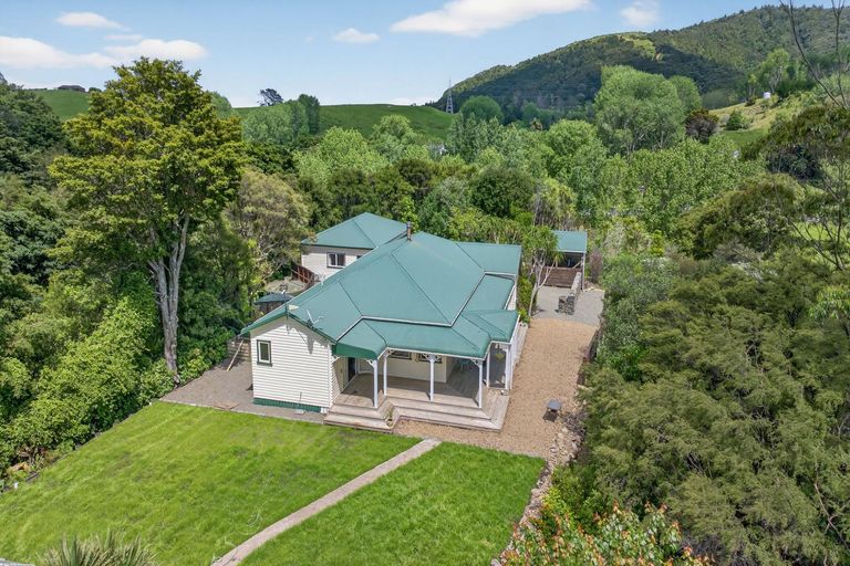 Photo of property in 2372 State Highway 1, Kaiwaka, Maungaturoto, 0587
