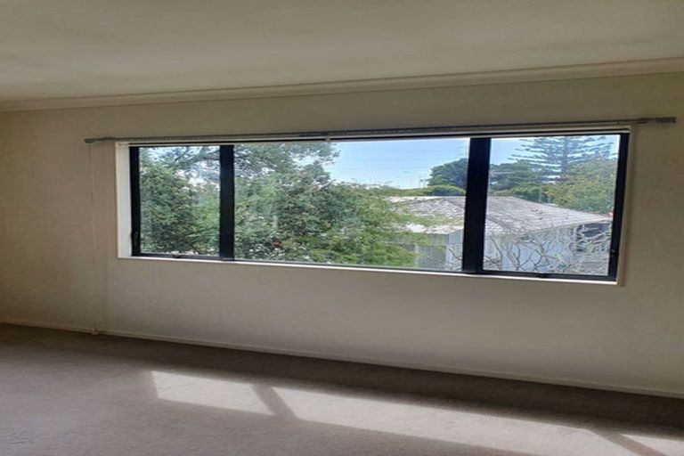 Photo of property in 52b Royal View Road, Te Atatu South, Auckland, 0610