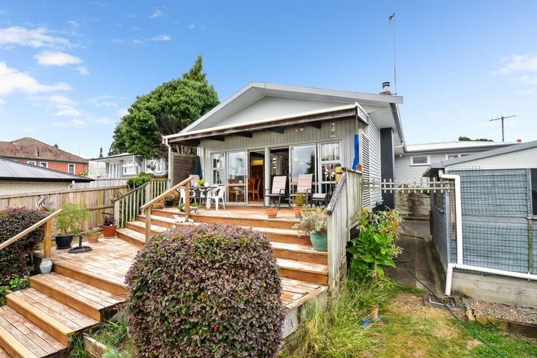 Photo of property in 100 Forest Lake Road, Forest Lake, Hamilton, 3200