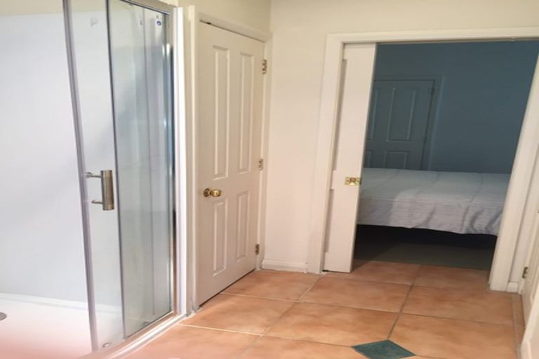 Photo of property in 19 Oakford Park Crescent, Greenhithe, Auckland, 0632