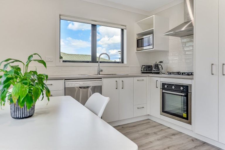 Photo of property in 2/33 Cowley Drive, Temple View, Hamilton, 3218