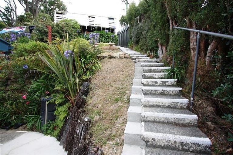 Photo of property in 2/14 Doris Gordon Crescent, Crofton Downs, Wellington, 6035