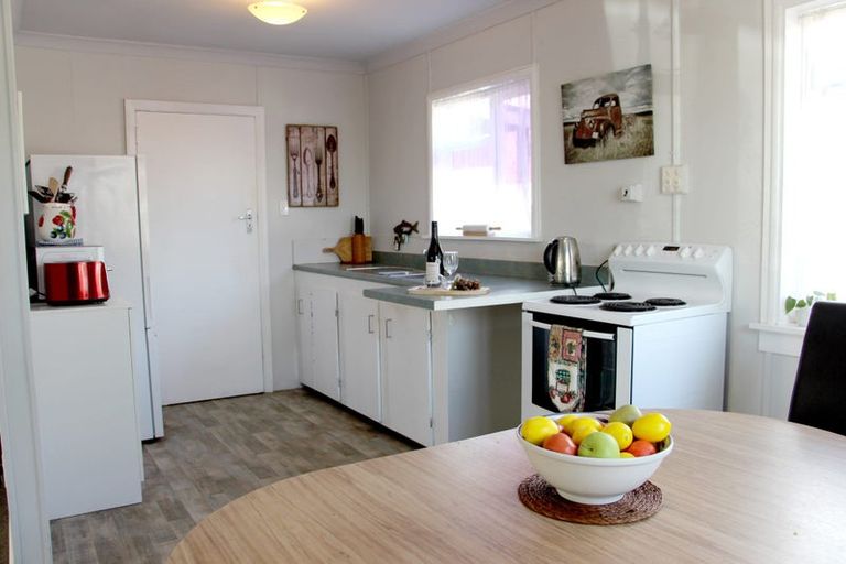 Photo of property in 2/5 Tokomaru Street, Welbourn, New Plymouth, 4312