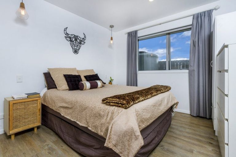 Photo of property in 850 East Coast Road, Oteha, Auckland, 0630