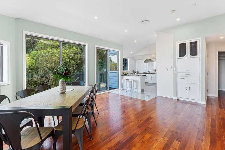 Photo of property in 9 Inverell Way, Seatoun, Wellington, 6022