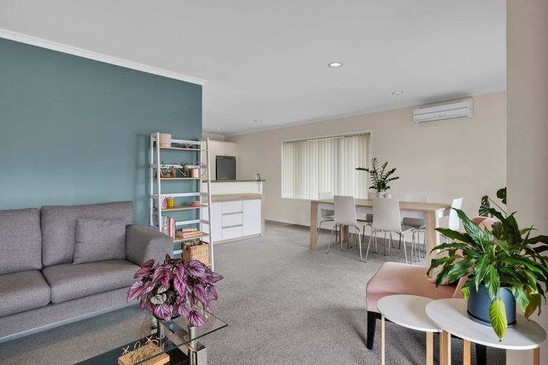 Photo of property in 2a Faber Place, Inglewood, 4330