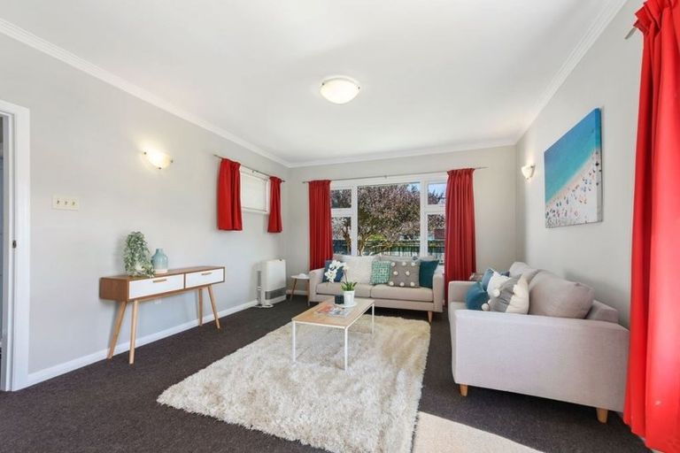 Photo of property in 2 Craig Grove, Elderslea, Upper Hutt, 5018