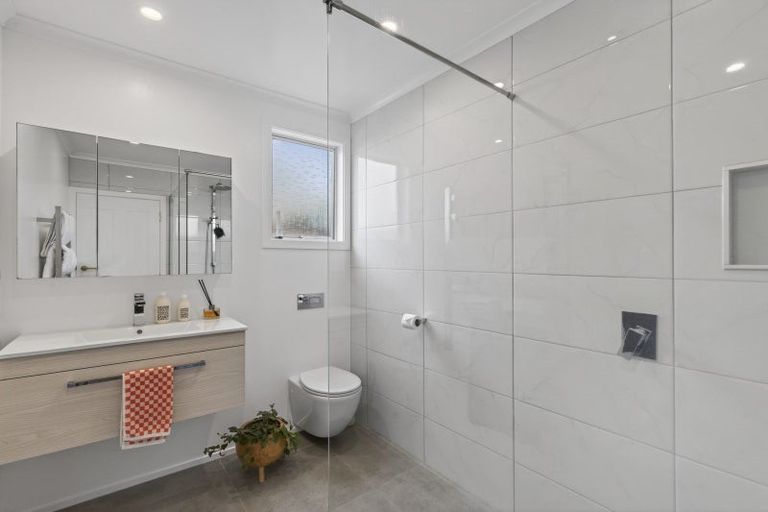 Photo of property in 25 Nevada Drive, Merrilands, New Plymouth, 4312