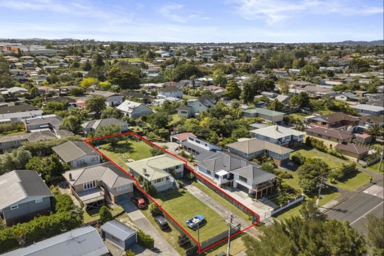 Photo of property in 183 Rathgar Road, Henderson, Auckland, 0610