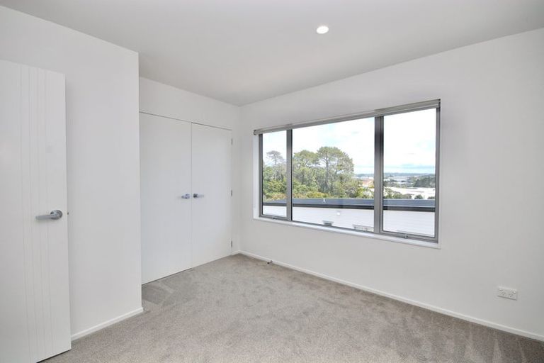 Photo of property in 298f Sunset Road, Windsor Park, Auckland, 0632