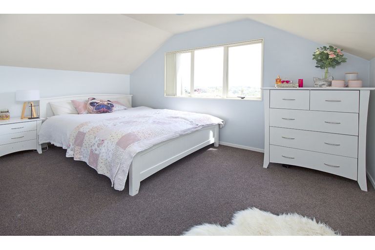 Photo of property in 3/39 Wade River Road, Stanmore Bay, Whangaparaoa, 0932