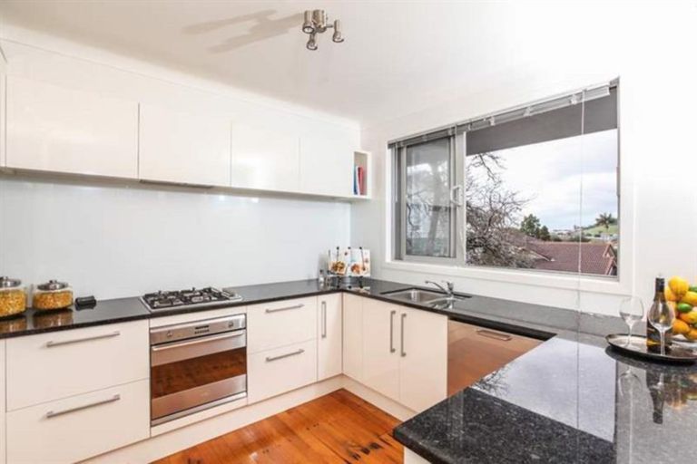 Photo of property in 132 Mountain Road, Henderson Valley, Auckland, 0612