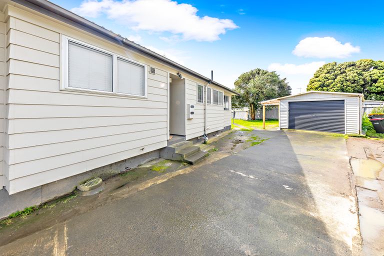 Photo of property in 342 Roscommon Road, Clendon Park, Auckland, 2103