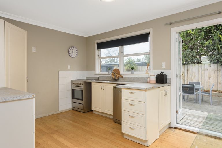 Photo of property in 2/566 Maunganui Road, Mount Maunganui, 3116