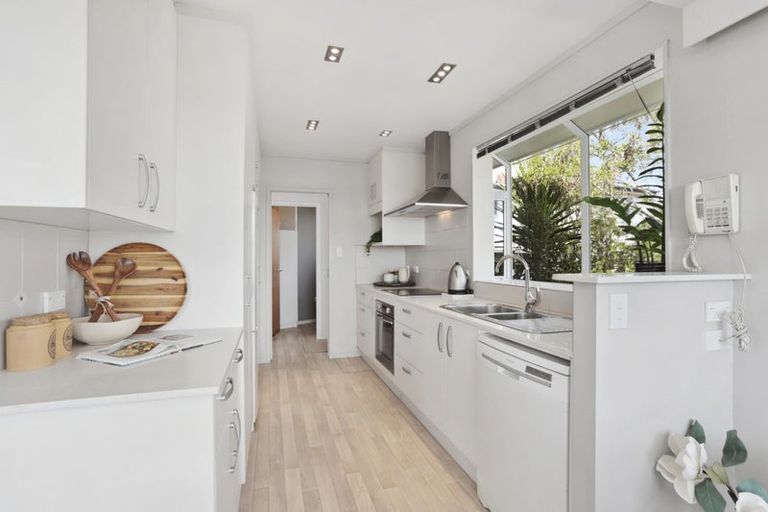 Photo of property in 43 Waitaki Street, Henderson, Auckland, 0612