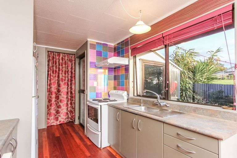 Photo of property in 43 Lavelle Road, Henderson, Auckland, 0612