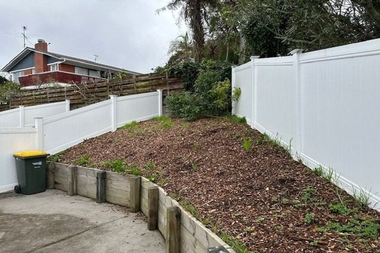 Photo of property in 2/1 Keldale Place, Forrest Hill, Auckland, 0620