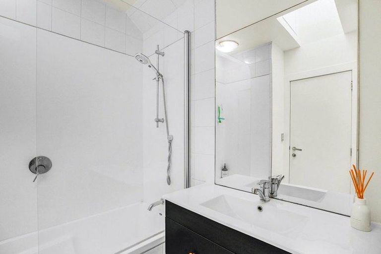 Photo of property in 3um Papawai Terrace, Mount Cook, Wellington, 6021