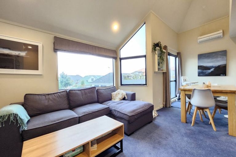 Photo of property in 8a Countess Close, Maupuia, Wellington, 6022